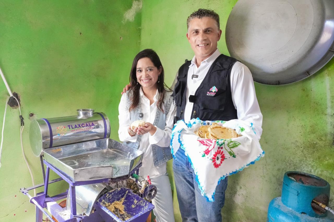 Alfonso Sánchez García acompaña la supervisión del programa 'Molinos Familiares para tu Bienestar' en Atlahapa